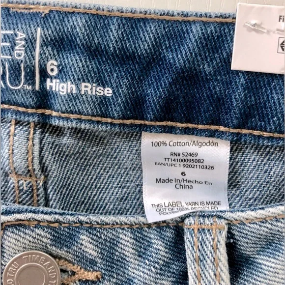 100% cotton Distressed, vintage, blue denim 5 Pocket Shorts size 6 Natural waist - Picture 10 of 11